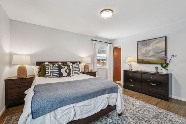 1213 W Glen River ROAD, Glendale, WI 53217