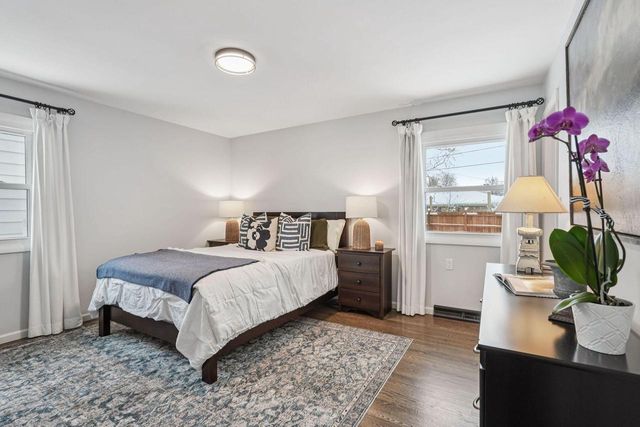 1213 W Glen River ROAD, Glendale, WI 53217