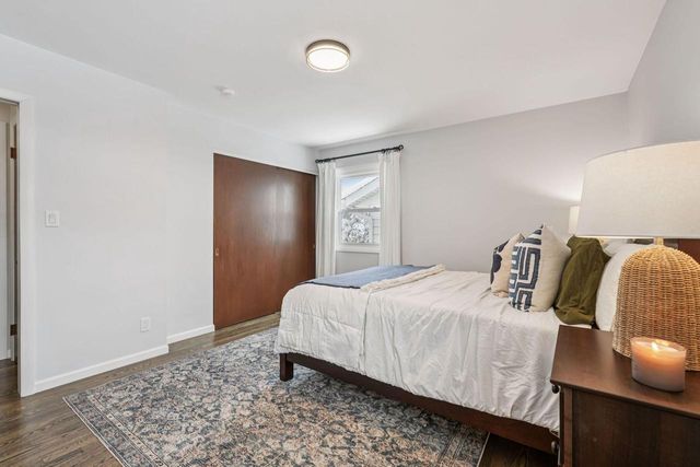 1213 W Glen River ROAD, Glendale, WI 53217