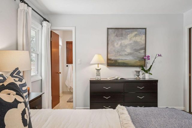 1213 W Glen River ROAD, Glendale, WI 53217