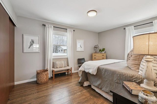 1213 W Glen River ROAD, Glendale, WI 53217