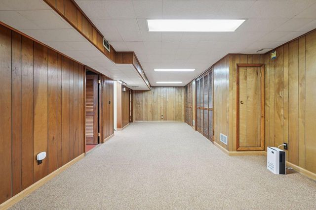 1213 W Glen River ROAD, Glendale, WI 53217