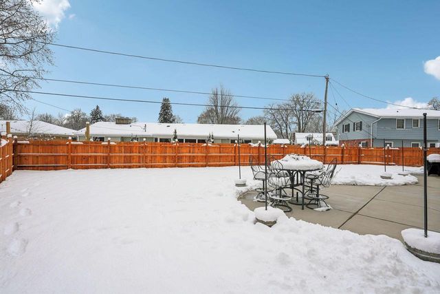 1213 W Glen River ROAD, Glendale, WI 53217