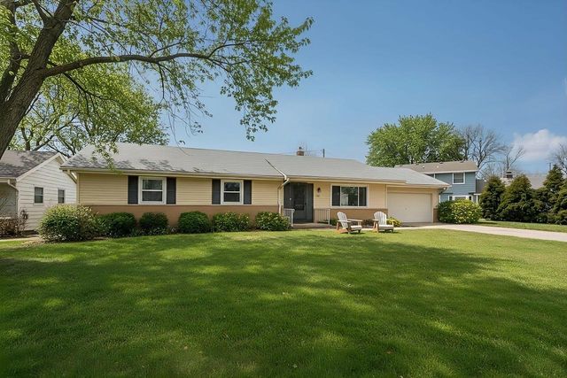1213 W Glen River ROAD, Glendale, WI 53217