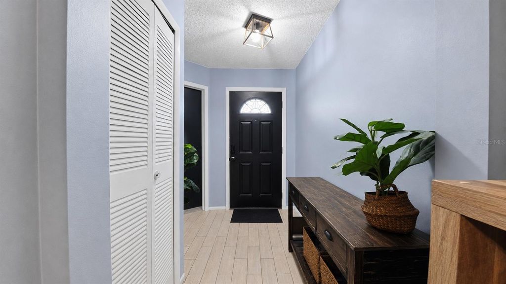 Image 3 of property listing at 257 CLEMENS COURT, Orlando, FL 32828