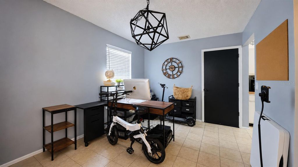 Image 4 of property listing at 257 CLEMENS COURT, Orlando, FL 32828