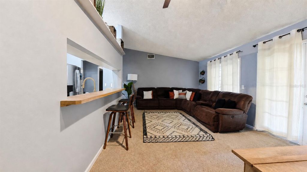 Image 5 of property listing at 257 CLEMENS COURT, Orlando, FL 32828