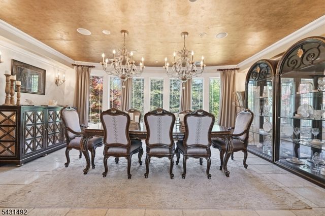 305 Blauvelt Ct, Paramus Boro, NJ 07652