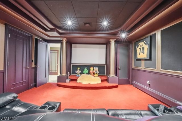 305 Blauvelt Ct, Paramus Boro, NJ 07652