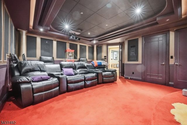 305 Blauvelt Ct, Paramus Boro, NJ 07652