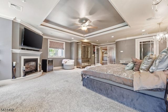 305 Blauvelt Ct, Paramus Boro, NJ 07652