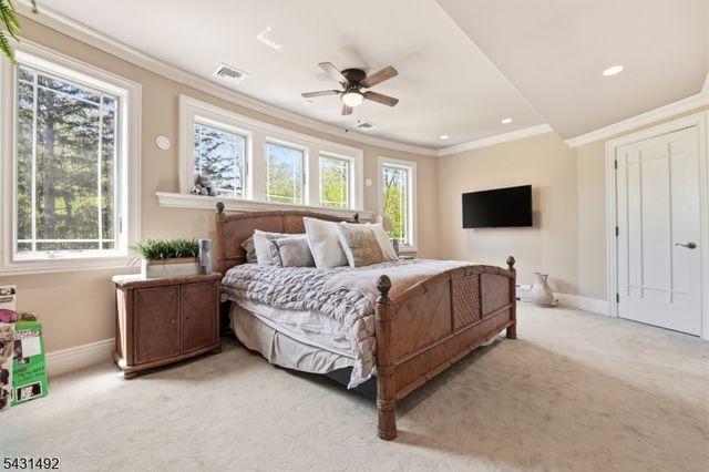 305 Blauvelt Ct, Paramus Boro, NJ 07652