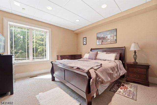 305 Blauvelt Ct, Paramus Boro, NJ 07652