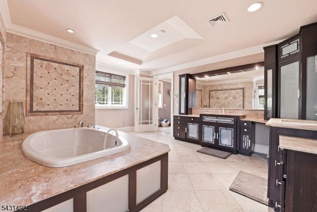 305 Blauvelt Ct, Paramus Boro, NJ 07652