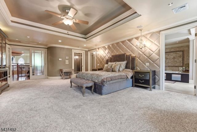 305 Blauvelt Ct, Paramus Boro, NJ 07652