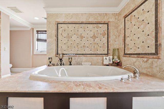 305 Blauvelt Ct, Paramus Boro, NJ 07652