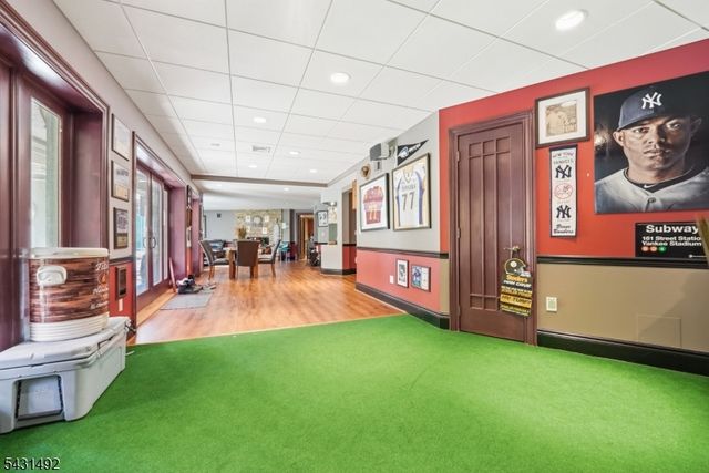 305 Blauvelt Ct, Paramus Boro, NJ 07652