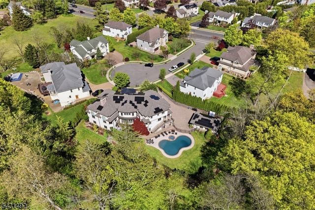 305 Blauvelt Ct, Paramus Boro, NJ 07652