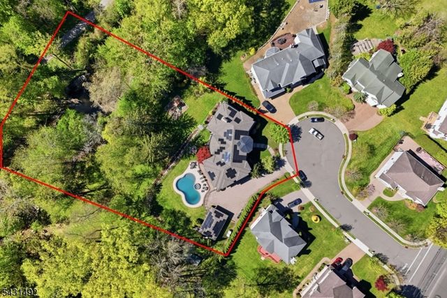 305 Blauvelt Ct, Paramus Boro, NJ 07652