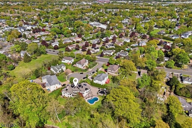 305 Blauvelt Ct, Paramus Boro, NJ 07652