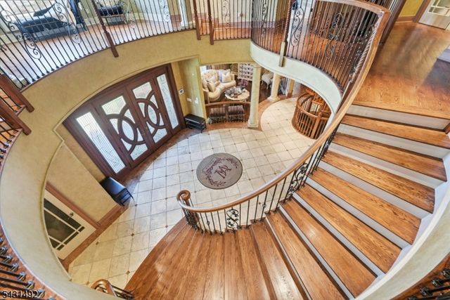305 Blauvelt Ct, Paramus Boro, NJ 07652