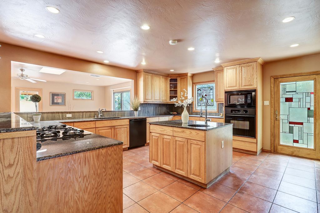 1306 WASHINGTON Street NE, Albuquerque, NM 87110