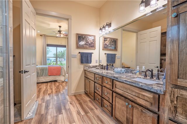 1236 Redfish Dr, Riviera, TX 78379