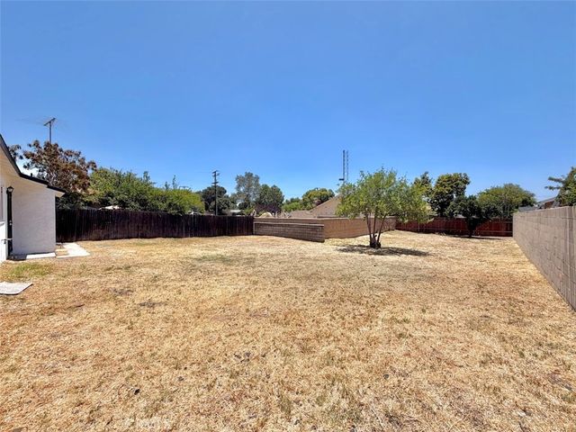 455 E South, Rialto, CA 92376