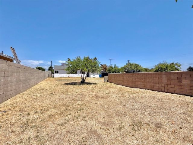 455 E South, Rialto, CA 92376