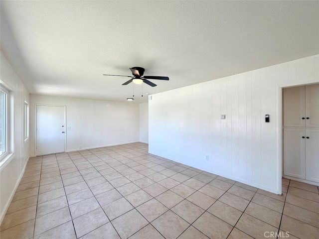 455 E South, Rialto, CA 92376