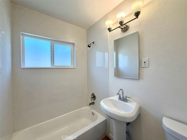 455 E South, Rialto, CA 92376
