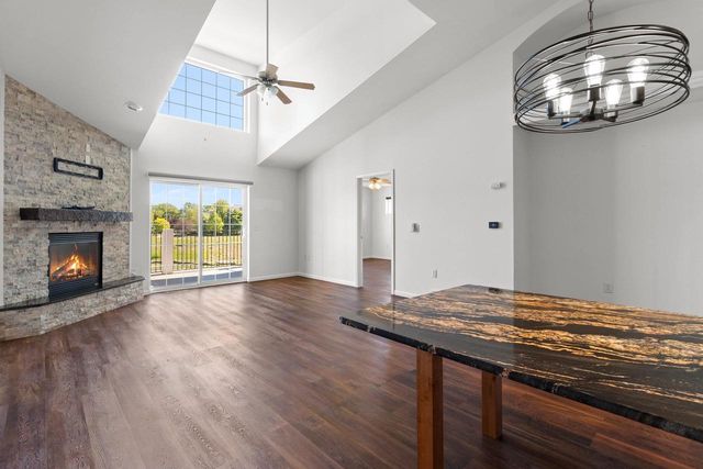 1942 RAVENSWOOD LANE, Manitowoc, WI 54220