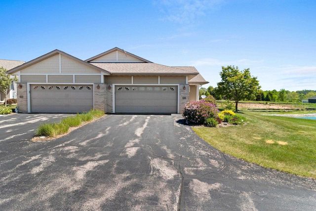 1942 RAVENSWOOD LANE, Manitowoc, WI 54220