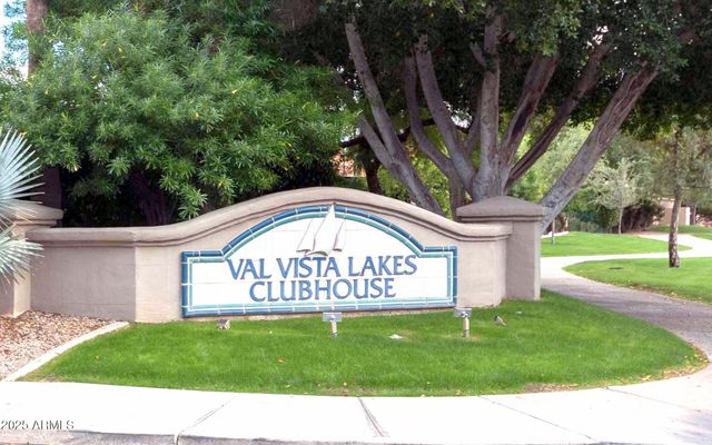 2214 E BEACHCOMBER Drive, Gilbert, AZ 85234