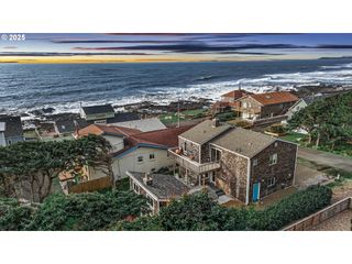 60 SURFSIDE Dr, Yachats, OR 97498