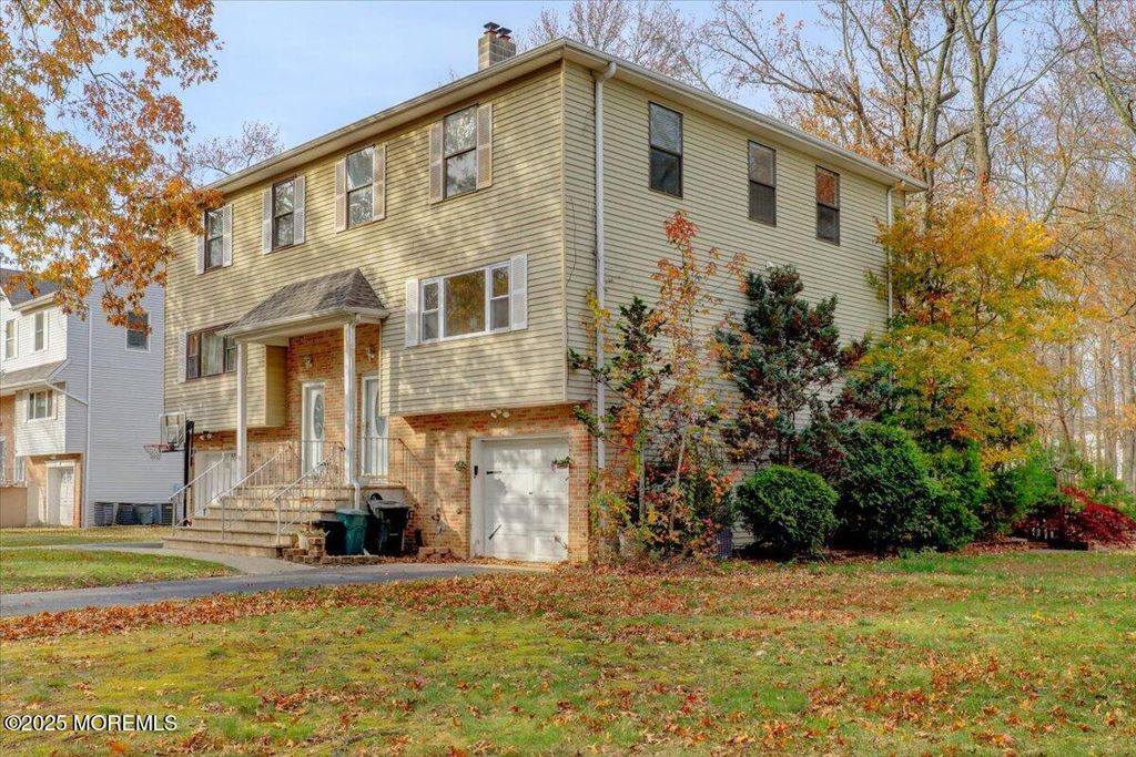 12 Lone Star Lane, Manalapan, NJ 07726