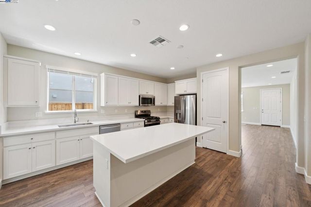 1305 Sunningdale Lane, Fairfield, CA 94533