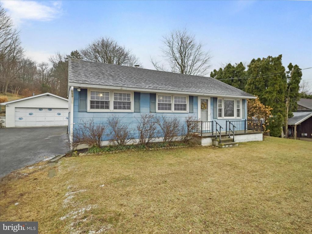 11412 ORCHARD RD, Waynesboro, PA 17268