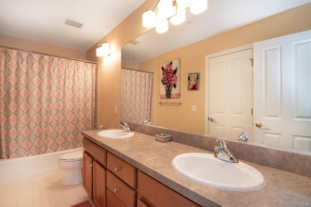 16 Wyldwood Drive, Tarrytown, NY 10591