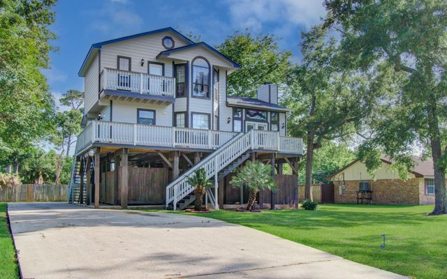 619 Shadylawn Street, Shoreacres, TX 77571