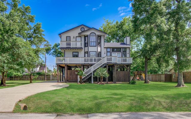 619 Shadylawn Street, Shoreacres, TX 77571