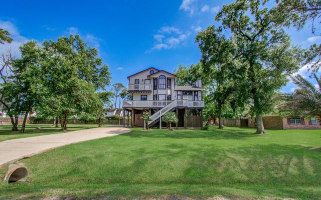 619 Shadylawn Street, Shoreacres, TX 77571
