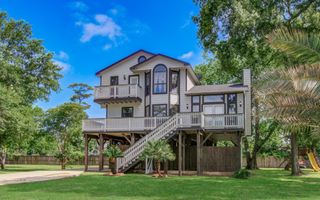 619 Shadylawn Street, Shoreacres, TX 77571