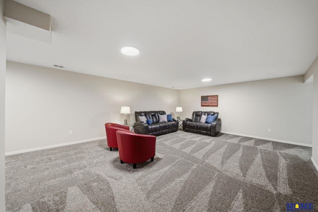 2900 Kings Corner Drive, Lincoln, NE 68516