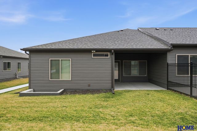 2900 Kings Corner Drive, Lincoln, NE 68516