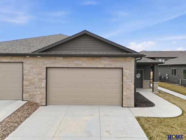 2900 Kings Corner Drive, Lincoln, NE 68516