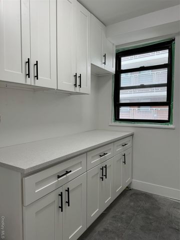 6145 98th St Street 2E, Rego Park, NY 11374