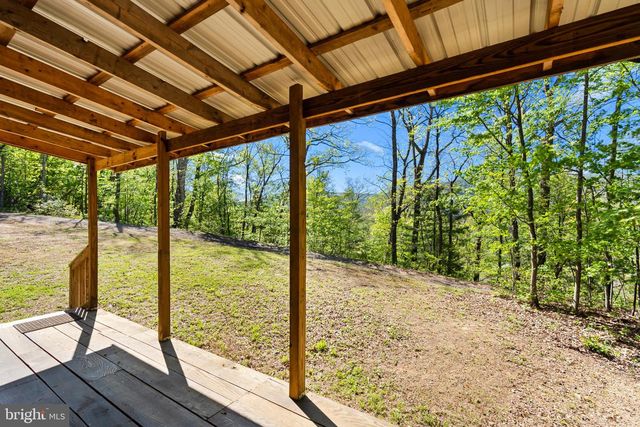 21 THORNWOOD DR, Berkeley Springs, WV 25411