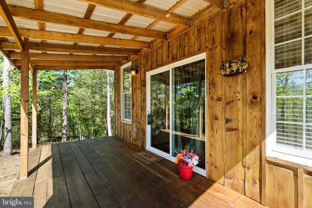 21 THORNWOOD DR, Berkeley Springs, WV 25411