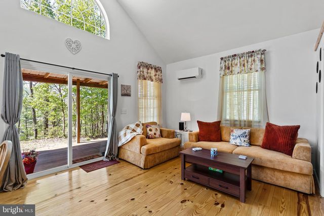 21 THORNWOOD DR, Berkeley Springs, WV 25411